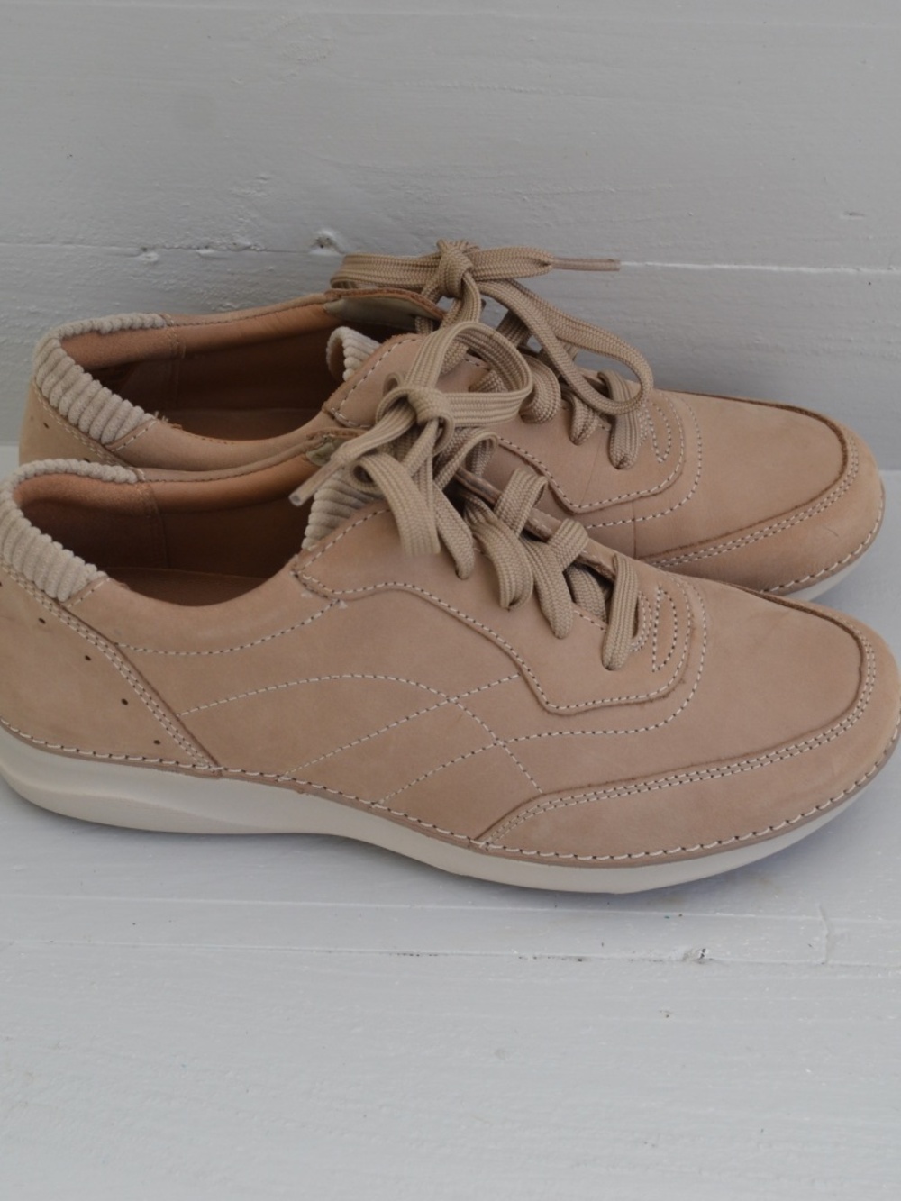 Clarks Unstructured Women's Comfort Sneakers Shoes Size 6M Appley